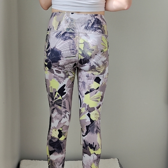 Calvin Klein Floral-Print High-Waist Leggings in Sage, Black & Gray - Picture 4 of 14